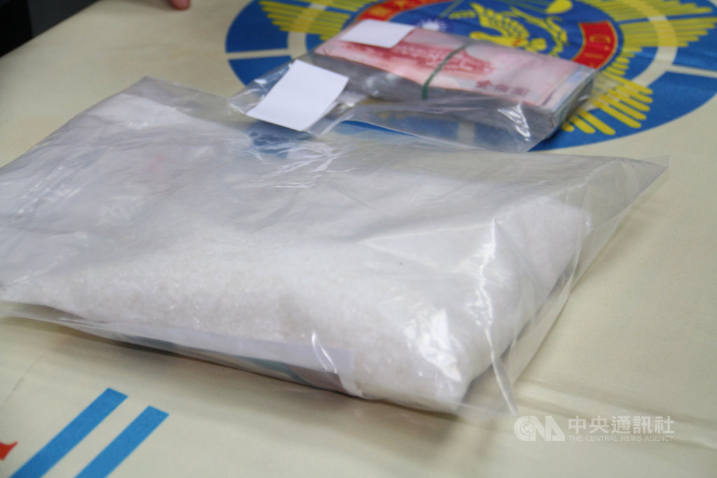 苗栗縣警察局刑警大隊中秋節跨轄成功查緝台中市林姓強盜通緝犯到案,並查獲1公斤K他命毒品。中央社記者管瑞平攝 108年9月17日