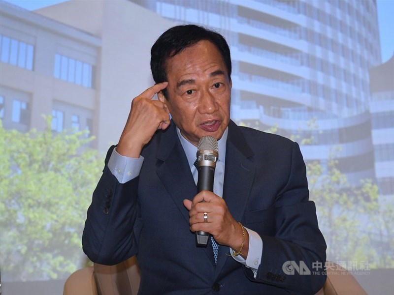 鴻海創辦人、也是鴻海最大股東郭台銘決定不參與2020連署競選總統,早盤鴻海股價最低來到74.7元。(中央社檔案照片)