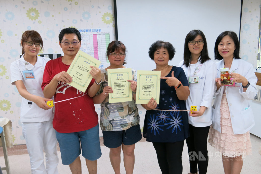 豐原醫院新陳代謝科團隊每2年舉辦一次免費減重班,邀民眾藉由飲食及運動搭配,有效控制體重。中央社記者趙麗妍攝 108年9月18日