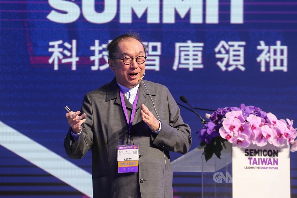 廣達電腦董事長林百里18日出席國際半導體展科技智庫領袖高峰會時表示,人工智慧(AI)由美國領跑,中國超車,歐洲緊追,他評估,台灣發展AI產業,到2035年國內生產毛額(GDP)成長率可達3.6%,但若無AI恐怕只剩1.9%。中央社記者裴禛攝 108年9月18日