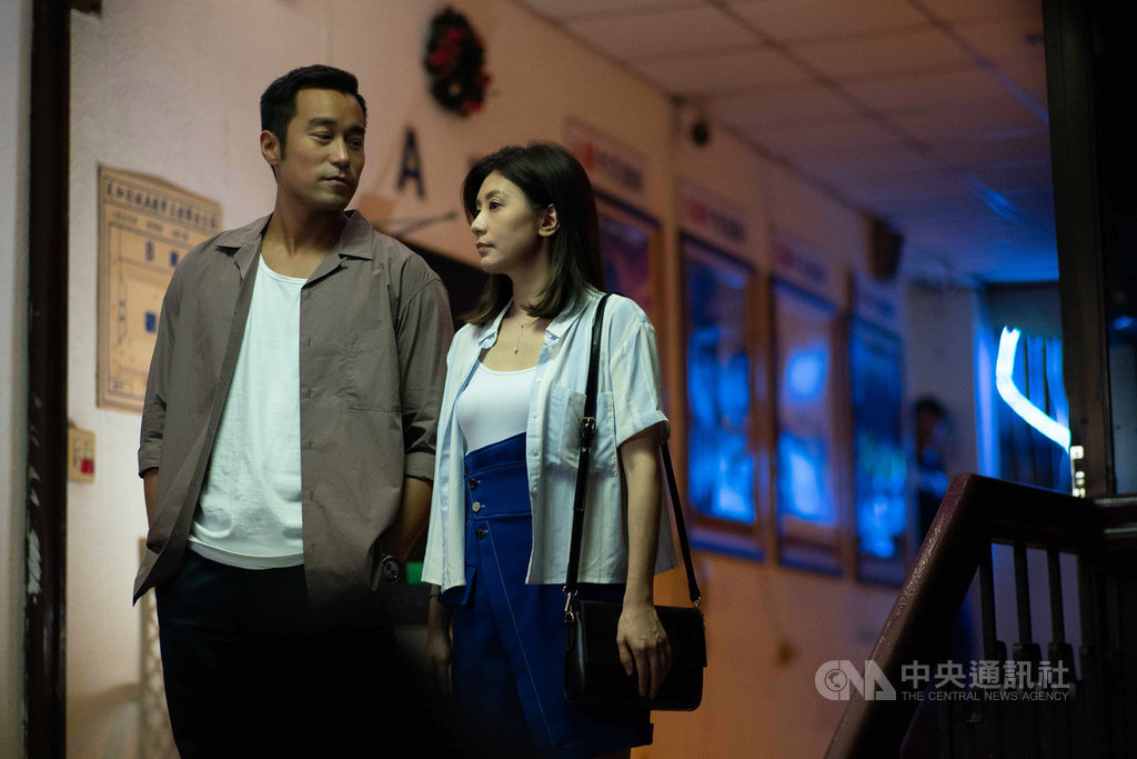 串流影音平台Netflix將推出華語原創影集「罪夢者」,18日釋出前導海報,演員張孝全(左)劇中首次挑戰演出黑道角色,與賈靜雯(右)有不少對手戲。(Netflix提供)中央社記者陳政偉傳真 108年9月18日