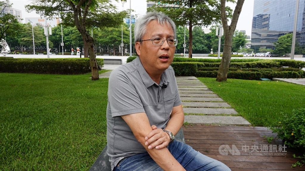 走過九二一地震的災後重建,豐原尊龍社區都市更新會理事長鄭銘德內心充滿感激,他表示,「一路上感謝許多人,也感謝政府幫助,但唯有先自助,才會有天助、他助」。中央社記者趙麗妍攝 108年9月18日
