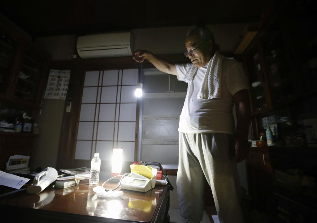 中颱法西9日直撲日本東京首都圈後,至今東京的鄰縣千葉縣仍有約5萬6000戶停電。(共同社提供)