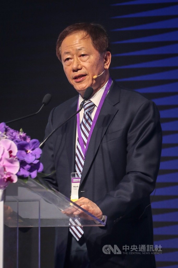 台積電董事長劉德音18日在台北出席國際半導體展科技智庫領袖高峰會,演講台灣半導體技術的未來60年,並對台灣半導體發展提出4建議,包括半導體要發展成全球不可或缺的科技夥伴,盼能維持台灣半導體榮景。中央社記者裴禛攝 108年9月18日