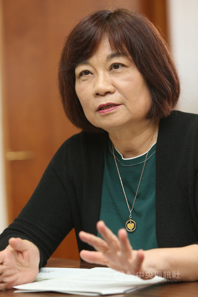 國發會主委陳美伶表示,歐盟的GDPR(歐盟通用資料保護規則)與美國隱私盾是兩大不同的體系,前者強調人權,注重個資保護,後者則注重產業發展,規範相對較鬆;台灣固然希望取得GDPR適足性認定,但也不能忽略,個資保護與產業發展要如何取得平衡點。中央社記者鄭傑文攝 108年9月18日