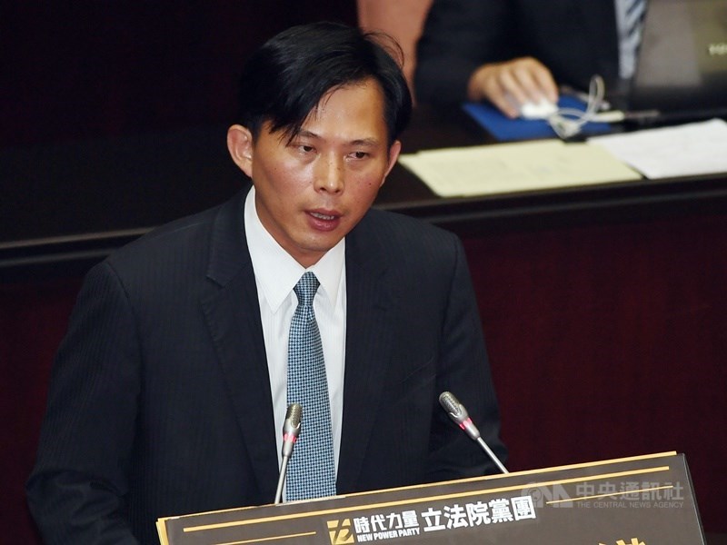 時代力量18日表示,黨中央正草擬「時代力量總統候選人提名辦法」,並以徵召立委黃國昌為優先考量選項之一;黃國昌回應「真的毫無所悉」。(中央社檔案照片)
