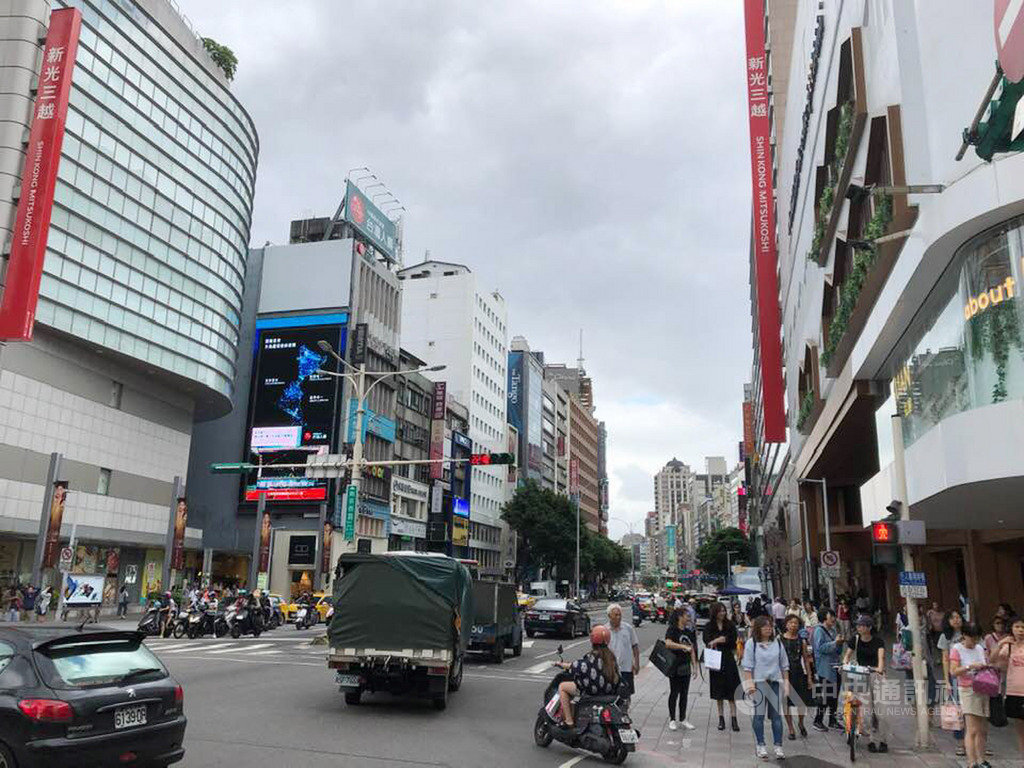 誠品生活發布南西商圈經營觀察報告,指年輕女性已成為支撐南西商圈的主要消費族群。中央社記者吳柏緯攝 108年9月19日