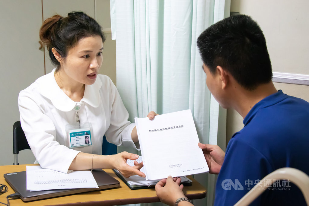 東元綜合醫院19日公布,107年承接健保署北區業務組執行「竹北東元雁行飛、醫療分級齊步行」成果,目前已與150家醫療院所合作,讓醫療資源發揮更大效益。中央社記者郭宣彣攝 108年9月19日