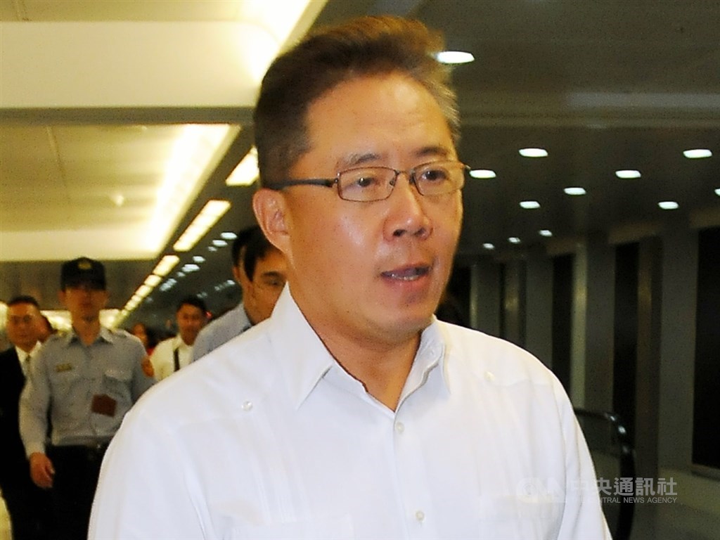 廣大興案發生當時的駐菲代表王樂生(前),18日得知廣案判決,第一反應是終於對洪家損失的人命有了初步交代。(中央社檔案照片)