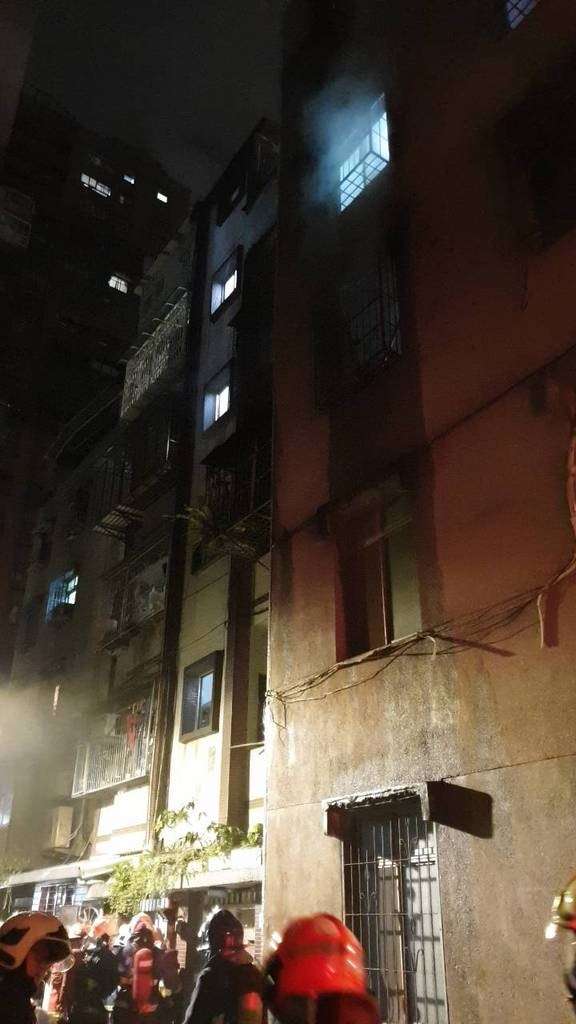 新北市中和區一處民宅發生火警。(翻攝照片)中央社記者葉臻傳真 108年9月18日