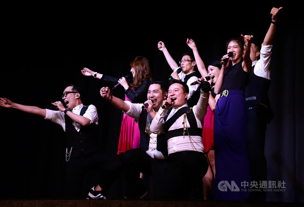 為與海外僑界共同慶祝108年國慶,由總統府國策顧問張富美所率領的國慶文化訪問團上週抵達史瓦帝尼,並於15日登台演出。精采表演佳評如潮,贏得來賓如雷掌聲。圖為演出片段。(駐史瓦帝尼大使館提供)中央社記者徐梅玉約翰尼斯堡傳真 108年9月20日