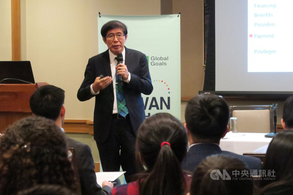 健保署長李伯璋19日參加紐約哥倫比亞大學座談會,分享台灣全民健保經驗,並呼籲減少浪費醫療資源,以利健保財務健全。中央社記者尹俊傑紐約攝 108年9月20日