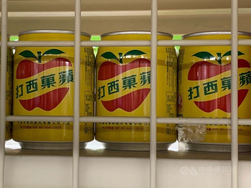 蘋果西打製造商大西洋飲料公司下市危機解除,台灣證券交易所宣布,大西洋飲料公司自24日起恢復有價證券上市買賣。(中央社檔案照片)