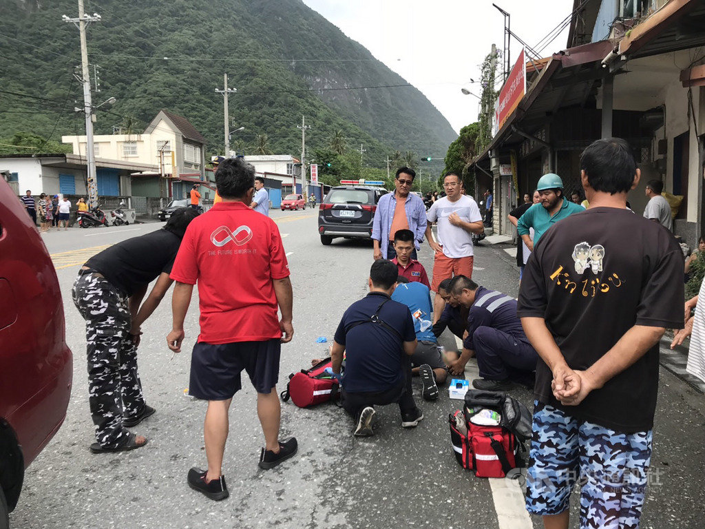 台9線蘇花公路和中段21日上午發生一起重機撞男童意外,男童緊急送醫。當地民眾反映,事發路段寬敞筆直,車輛都開很快,呼籲警方加強測速取締,避免憾事重演。(花蓮新城警分局提供)中央社記者張祈花蓮傳真 108年9月21日