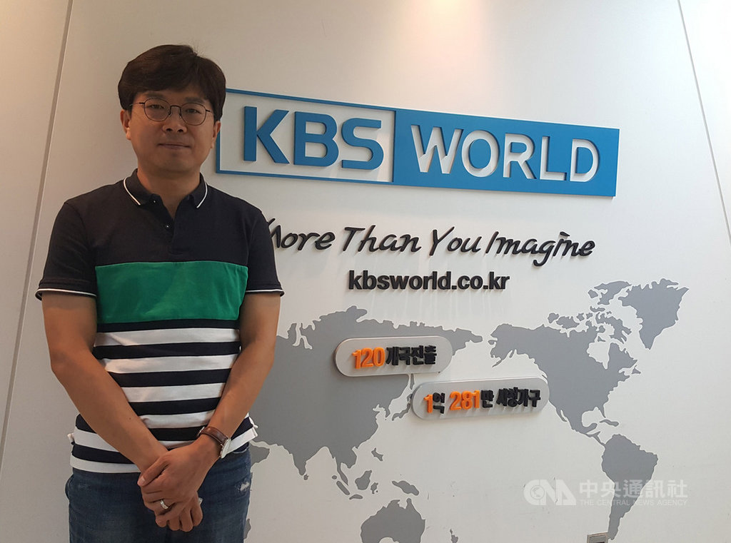 OTT浪潮來襲,向來是影視業龍頭老大的無線電視台KBS、MBC與SBS也共同投資營運OTT平台POOQ,負責節目內容的內容事業組與OTT平台組經常開會溝通,顯示內容對於OTT平台的重要性。圖為KBS內容產業組長金智昊。中央社記者廖禹揚首爾攝 108年9月21日