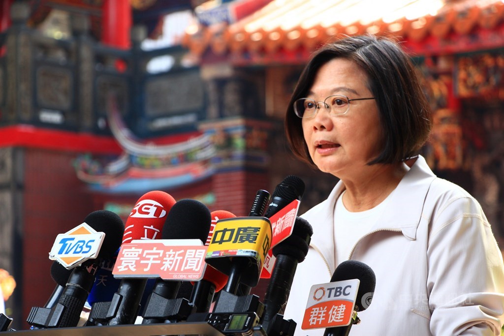 總統蔡英文21日表示,中國對台灣的打壓,不會因為不同人執政而不一樣,台灣人只有一條路「團結、堅定信念、勇敢承擔」,讓中國不會得逞、不能步步進逼。(中央社檔案照片)