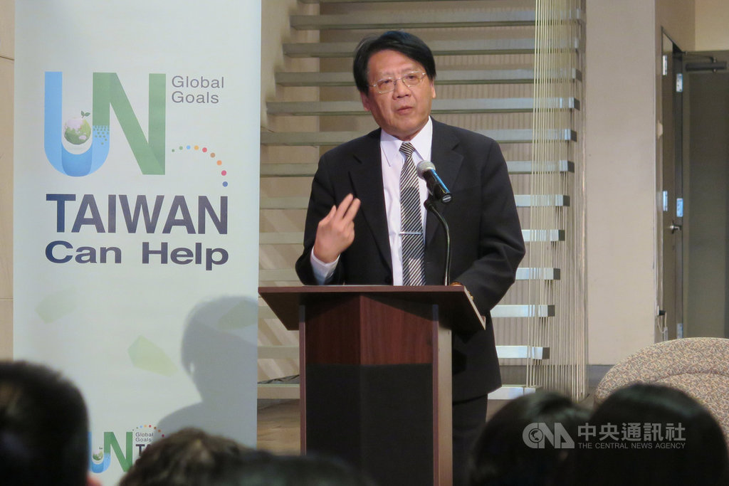 環保署副署長蔡鴻德20日在紐約演講時說,台灣人民熱情且具有高度環保意識,樂意與其他國家合作,台灣能協助落實聯合國的全球目標。中央社記者尹俊傑紐約攝 108年9月21日