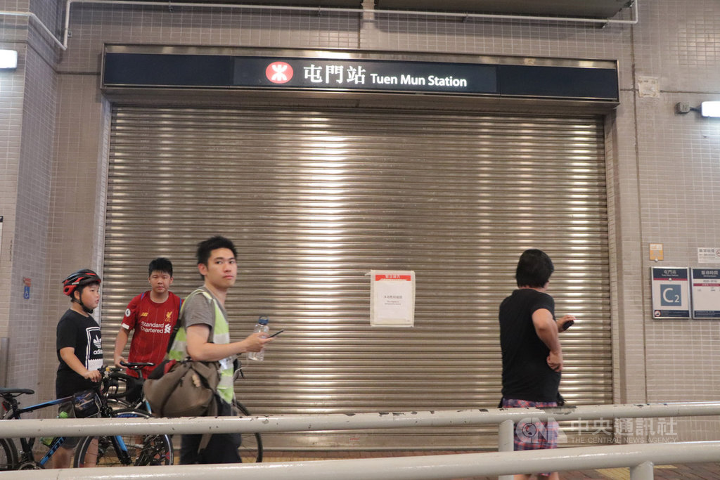 因應21日下午屯門有反送中遊行,香港地鐵屯門站暫時關閉。中央社記者張謙香港攝 108年9月21日