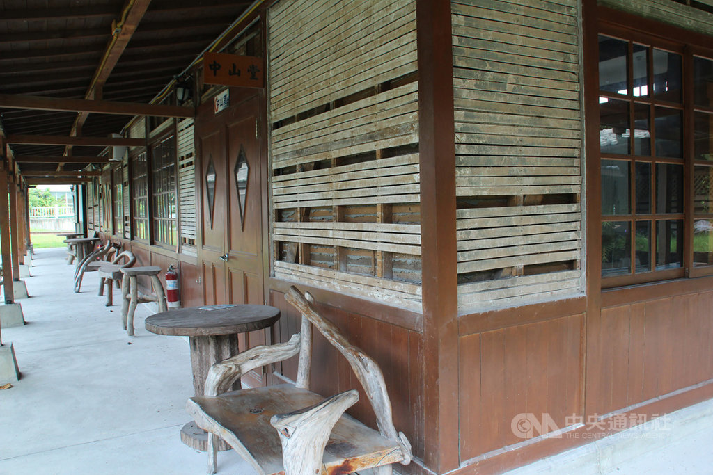 花蓮縣政府成功爭取到文化部經費補助,將把花蓮鐵道文化園區一館內的中山堂打造成「花蓮鐵道電影院」,提供獨立電影、鐵道電影播放。中央社記者張祈攝 108年9月21日