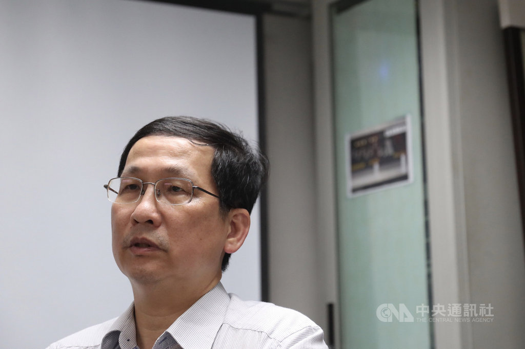 20年前的九二一地震讓急診醫師石富元決定專攻少有人走的災難醫療,也讓他深刻體悟「死亡就近在身邊」,他說,能活下來,做一些自己認為需要做的事情,學會珍惜當下,就是好事。中央社記者吳家昇攝 108年9月21日