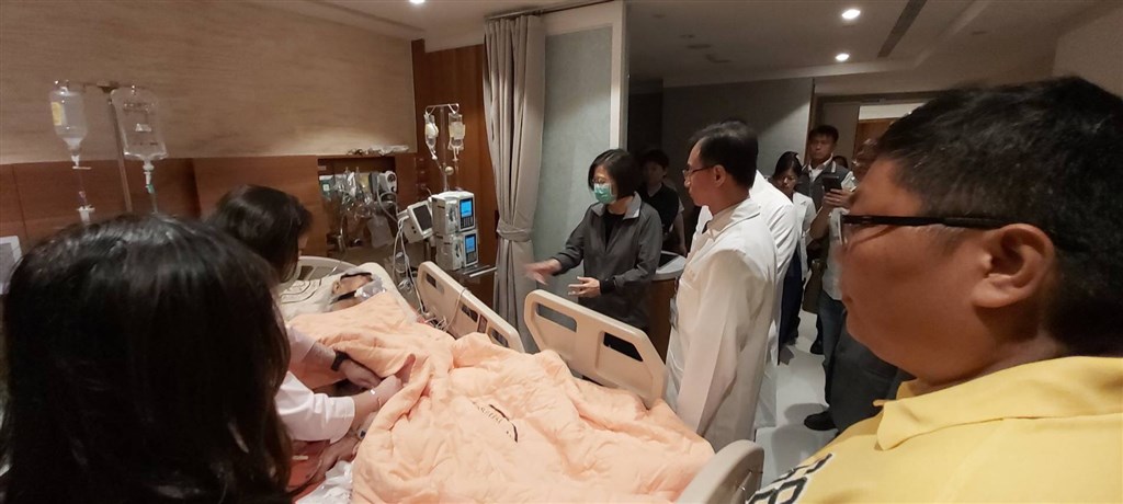 總統蔡英文18日赴醫院探視史明。(史明教育基金會提供)