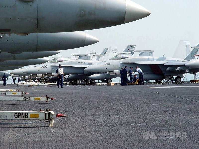 美國總統川普20日批准派遣美國部隊加強沙烏地防空能力。五角大廈考慮出動防空飛彈連、無人機和更多戰鬥機,也考慮把航母無限期留在中東地區。(示意圖/中央社檔案照片)