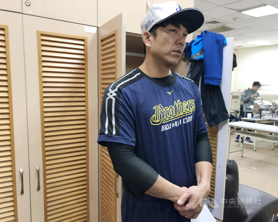 世界12強棒球賽28人名單將於10月3日繳交,球員工會理事長周思齊21日表示,從2月至今,中職對協商態度並不積極,工會訴求為出場費和保險比照上屆12強棒球賽,雙方雖然有談過,但沒有進度。中央社記者謝靜雯攝 108年9月21日