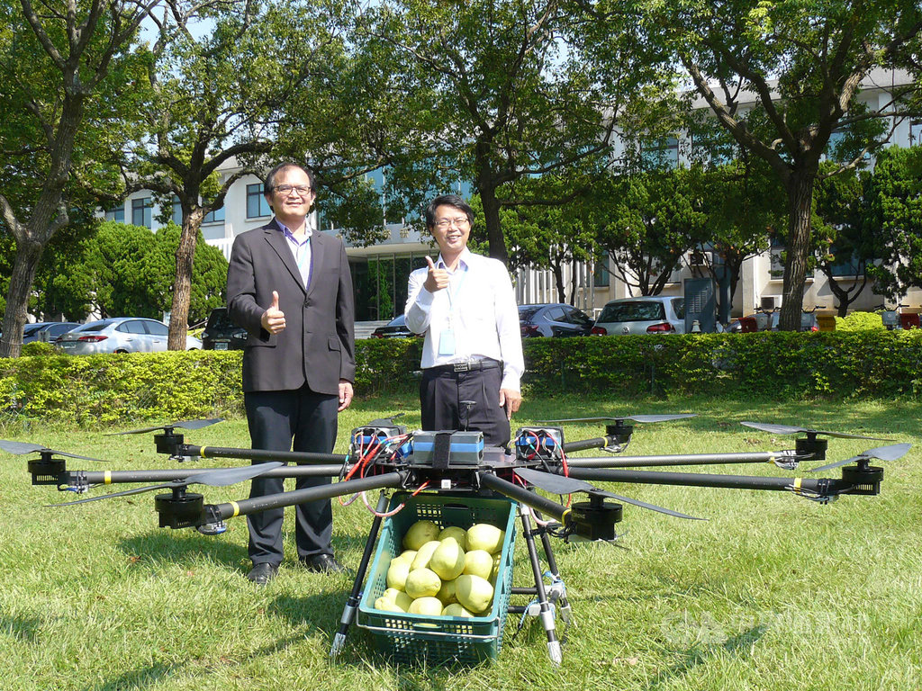 工研院無人機入圍杜拜國際無人機競賽(Drone X Challenge 2020),獲首輪競賽獎金6萬美元贊助,這款純電無人機可負載25公斤,續航時間20分鐘。中央社記者張建中攝 108年9月23日