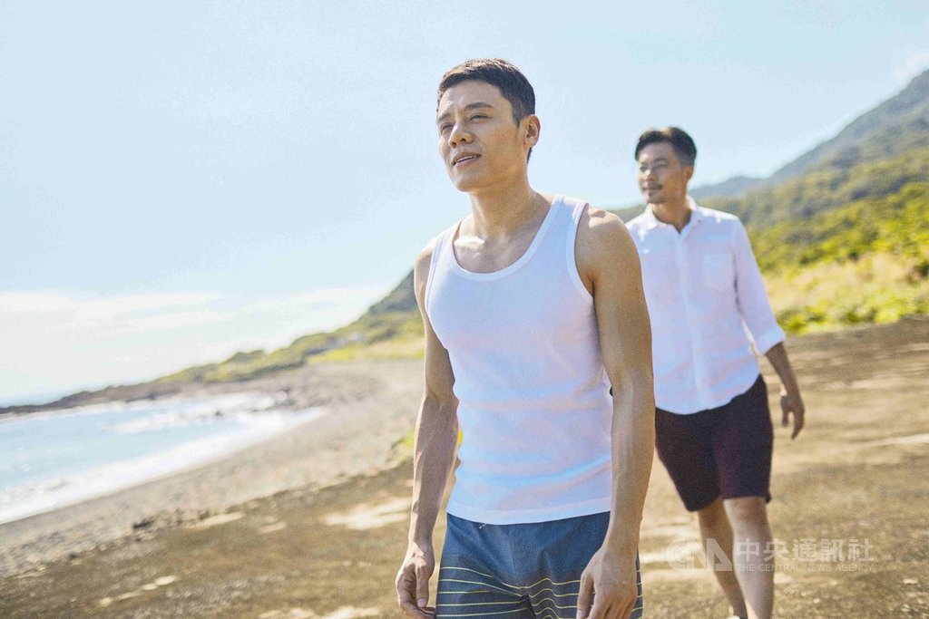 因客串電影「台北物語」Tony一角爆紅的演員邱志宇(前),主演國片「我的靈魂是愛做的」,導演陳敏郎說,邱志宇個性與角色相近,更有著對愛情的天真,因此選角時被「扶正」。(海鵬影業提供)中央社記者洪健倫傳真 108年9月23日