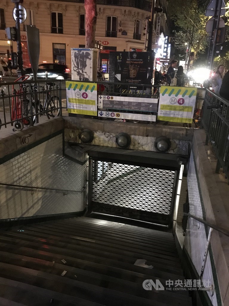 法國國家鐵路公司(SNCF)22日表示,24日法國國內將再受一波鐵路罷工衝擊。圖為9月13日巴黎地鐵罷工,地鐵站關閉。中央社記者曾依璇巴黎攝 108年9月15日