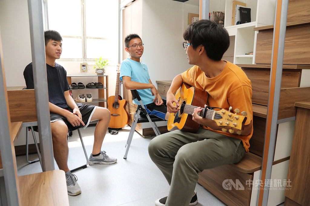國立中興大學完成第4棟男生宿舍改造工程,主打文青風,公共空間與寢室設備全面升級,包含櫥櫃收納、書桌設計等更貼近使用者需求。(國立中興大學提供)中央社記者趙麗妍傳真 108年9月24日