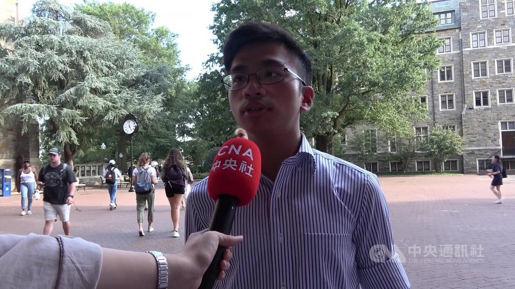 香港反送中示威延燒至美國大學校園,正在美國喬治城大學哲學系攻讀博士學位的香港學生蔡浚軒說,不會和那些做出暴力行為的示威者刻意切割,但可以檢討達成訴求的手段。此圖為108年9月11日拍攝中央社實習記者徐子苓華盛頓攝 108年9月24日