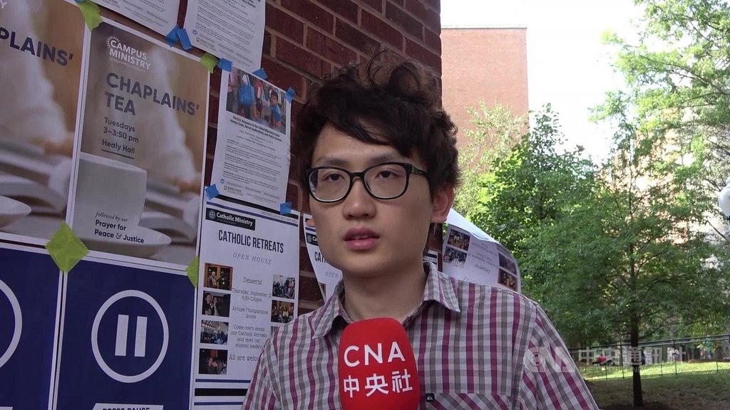 香港眾志常委敖卓軒正在美國喬治城大學攻讀歷史系博士學位。他在美國以其他方式聲援家鄉,例如拜會美國官員、在校園中與同學討論,使香港得到更多國際關注。此圖為108年9月11日拍攝中央社實習記者徐子苓華盛頓攝 108年9月24日