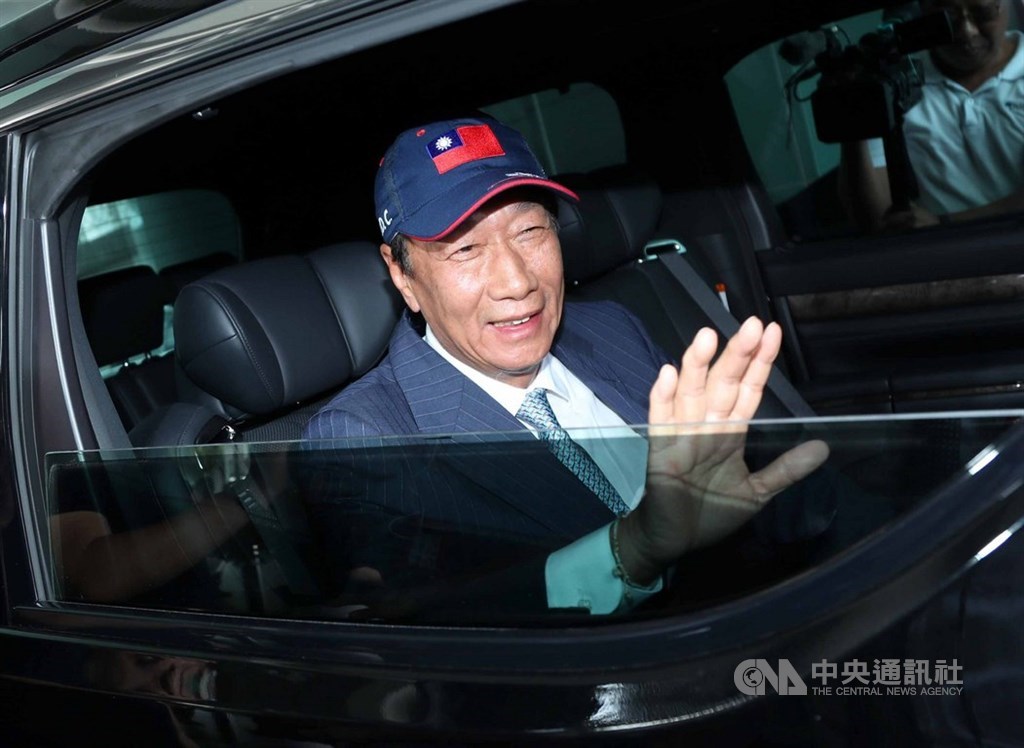 鴻海創辦人郭台銘(圖)辦公室26日表示,國民黨副主席郝龍斌25日告知郭台銘,已向黨主席吳敦義轉達儘速完成退黨程序,不料最終國民黨言而無信,郭台銘不接受慰留,勿再彼此干擾。(中央社檔案照片)