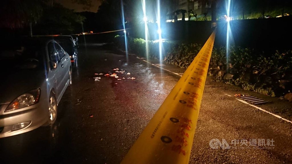 3名在同個工地工作的越南籍逃逸移工日前喝酒發生口角,疑似其中一人遭嗆「以後都別來工作」因而心生不滿,28日晚間持刀砍殺另外2人後逃逸,警方現正全力緝捕凶嫌。(翻攝照片)中央社記者王朝鈺傳真 108年9月28日