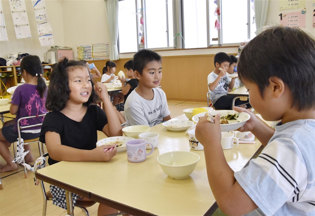 日本的幼教幼托免費政策與消費稅一樣在10月1日上路。圖為日本幼兒園學童。(共同社提供)