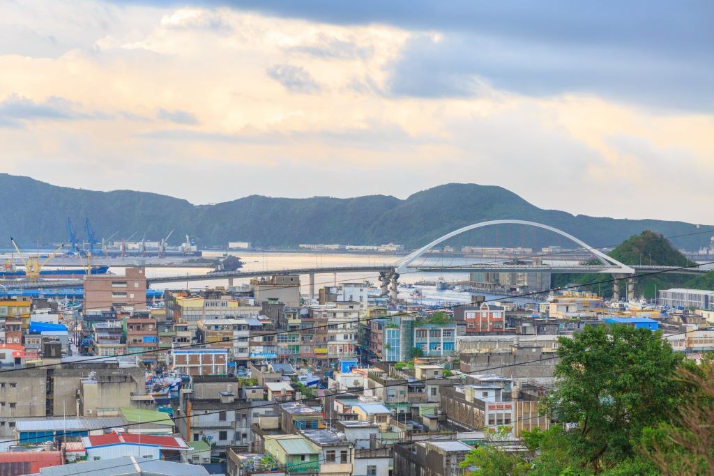 宜蘭縣南方澳跨港大橋坍塌前的樣子。(圖取自蘇澳觀光旅遊網)