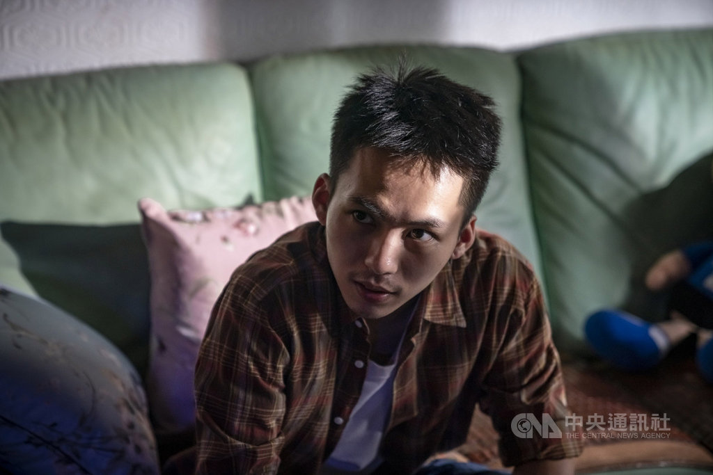入圍第56屆金馬獎最佳男主角的演員巫建和,在國片「陽光普照」中飾演與父親相處不睦的小兒子,他說,自己在現實生活中,和父親相處也曾遇上難題。(甲上娛樂提供)中央社記者洪健倫傳真 108年10月3日