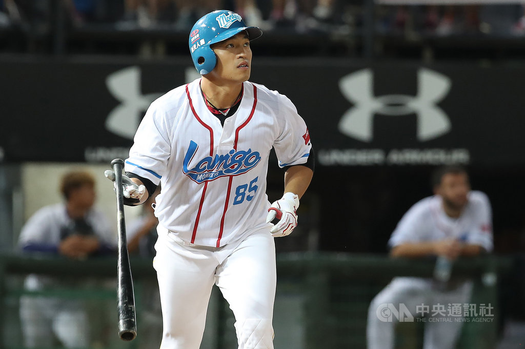 中華職棒Lamigo桃猿朱育賢本季奪安打王、全壘打王;對於人生首度入選國家隊,他5日受訪時表示,現在還沒有辦法想像國際賽的氛圍。中央社記者張新偉攝 108年10月5日