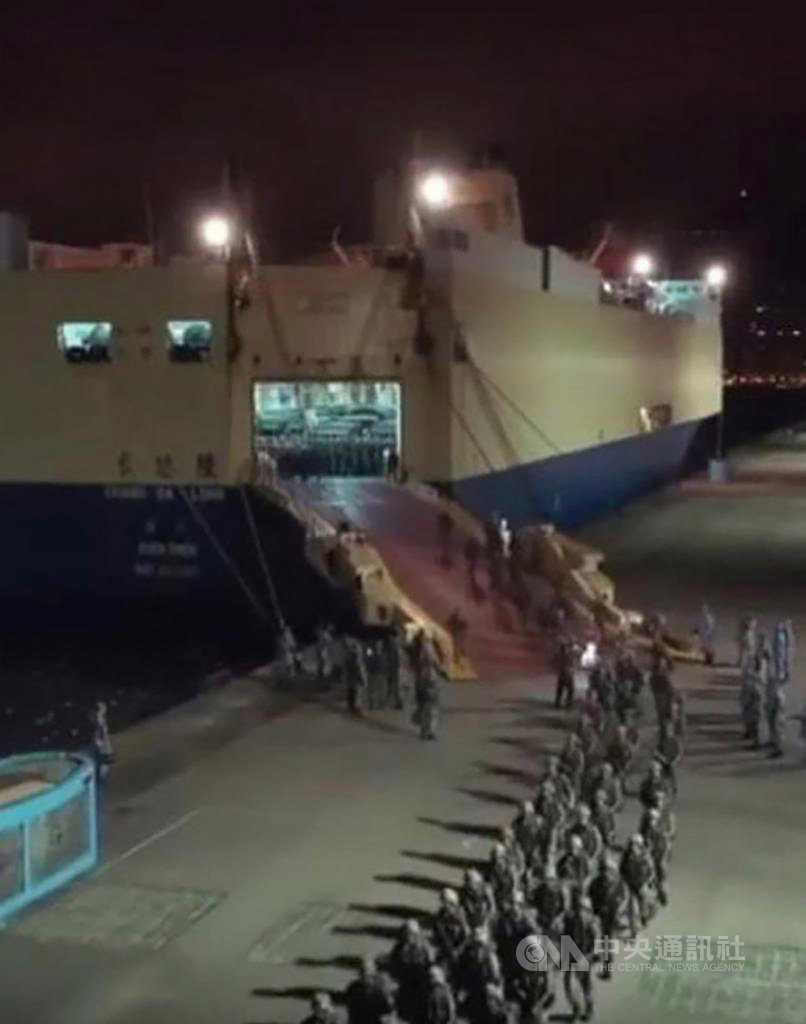 國際軍事專家平可夫7日透露,因應香港局勢,中國駐港解放軍部隊9月底換防時,在未通知港方下運來大批解放軍和卡車(如圖)。(漢和防務評論提供)中央社記者張謙香港傳真 108年10月7日