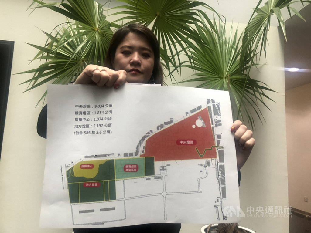 2020台灣燈會由台中市政府舉辦,卻傳出中央燈區僅6公頃為歷年最小,台中市觀光旅遊局長林筱淇9日展示燈會燈區劃分圖進行說明。中央社記者趙麗妍攝 108年10月9日
