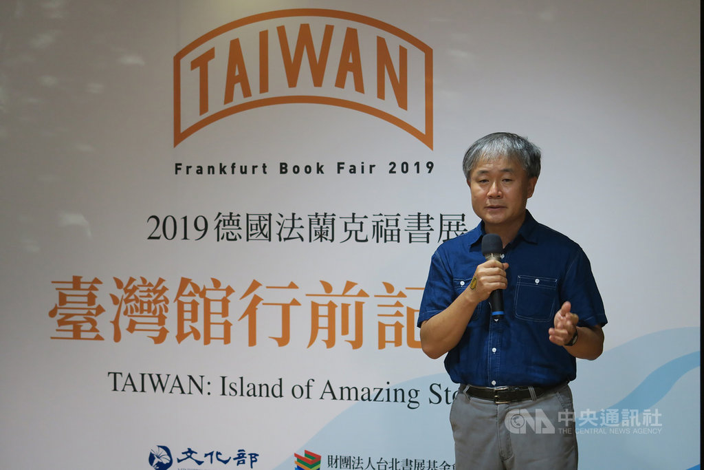 2019德國法蘭克福書展將於10月16日至20日在法蘭克福舉行,由文化部主辦、台北書展基金會承辦的台灣館,力邀海洋文學作家廖鴻基(圖)前往。中央社記者陳政偉攝 108年10月9日