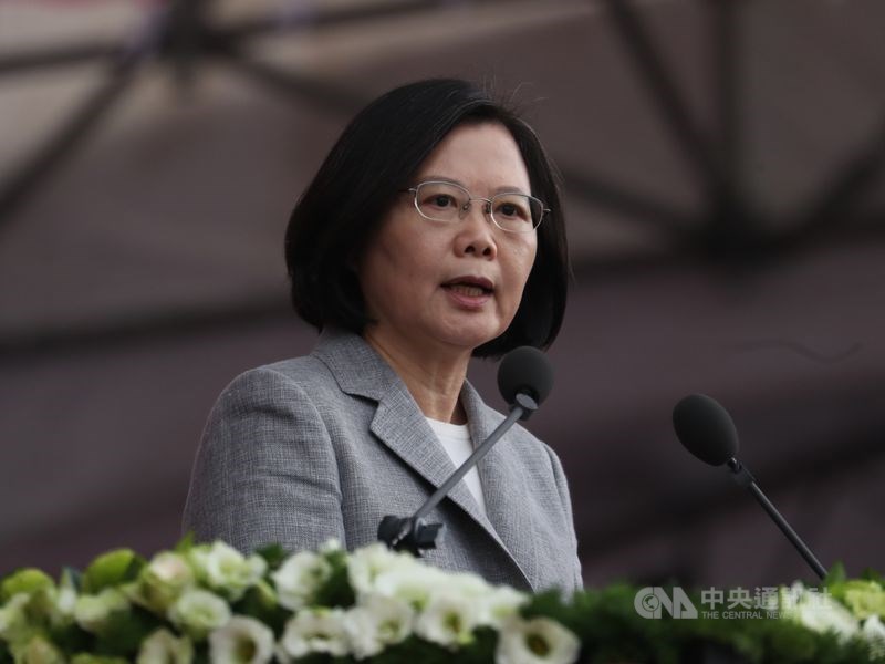 總統蔡英文10日將發表國慶談話,揭示下階段國家3目標。蔡總統認為,因為台灣人的韌性與努力,以及在自由民主旗幟下的一致團結,將讓台灣更強盛,一天比一天更進步。(中央社檔案照片)