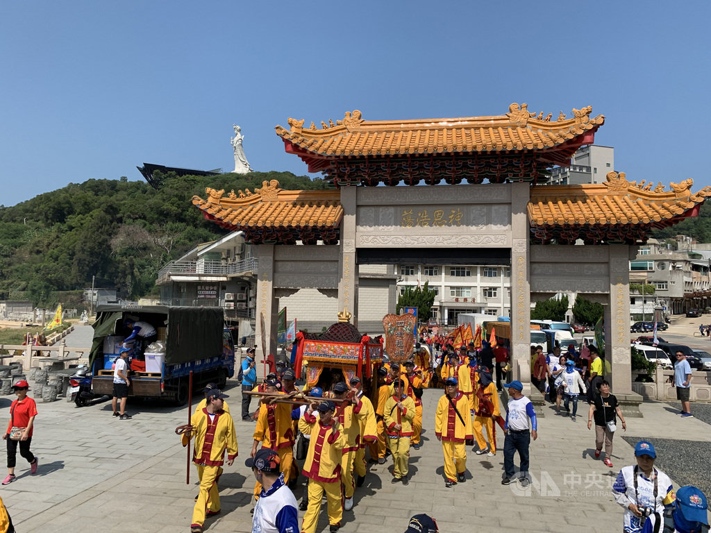 嘉義新港奉天宮舉行「馨護台灣 騎島平安」活動,10日來到離島最後一站馬祖,11日將從馬祖境天后宮出發,展開單車遶境祈福。(連江縣政府提供)中央社 108年10月10日