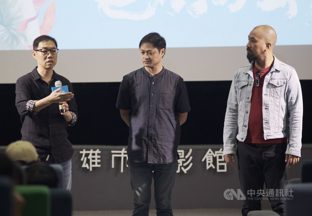 2019高雄電影節持續展開,導演林書宇(左起)、鄭有傑與演員黃健瑋11日出席電影「海巡尖兵」與「石碇的夏天」數位修復版放映活動。(高雄電影節提供)中央社記者洪健倫傳真 108年10月11日