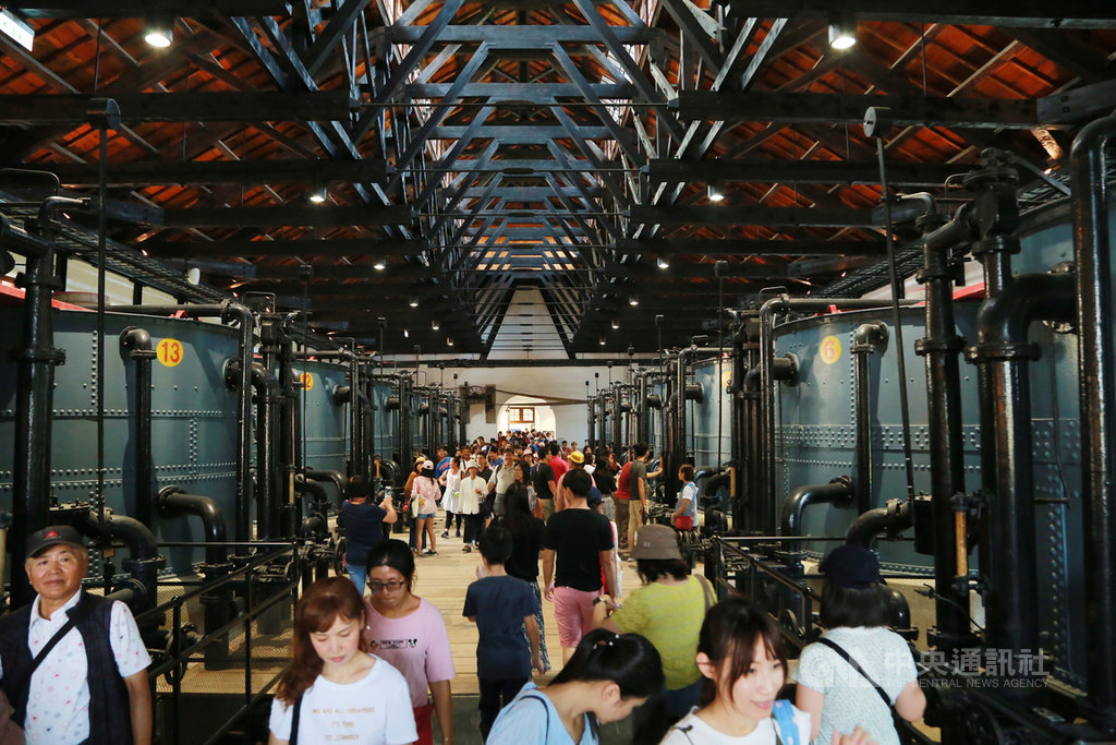 國慶連假第2天,台南山上花園水道博物館11日正式開幕,湧進大批人潮入園參觀,文化局預估,國慶4天連假應可吸引12萬人入園。(台南市政府提供)中央社記者張榮祥台南傳真 108年10月11日