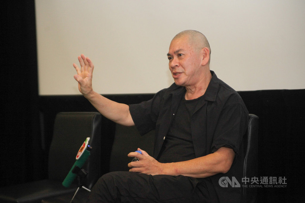 導演蔡明亮11日出席高雄電影節放映活動,並接受媒體聯訪,他透露最近正忙於新片「日子」的後製,「很快就有好消息」,他也希望透過這部最新作品,讓大家反思電影製作模式的新可能。(高雄電影節提供)中央社記者洪健倫傳真 108年10月11日