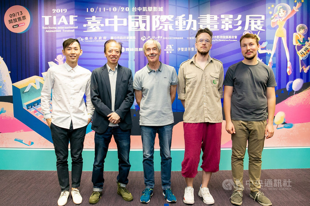 2019台中國際動畫影展11日起正式開跑,競賽決選評審謝文明(左起)、盧子英、海蒙庫莫(Raimund Krumme)、麥斯海德勒(Max Hattler)、吉特保羅迪斯(Gint Zilbalodis)也已抵台,將從60部國內外精彩動畫中選出獎項得主。(台中國際動畫影展提供)中央社記者趙靜瑜傳真 108年10月11日