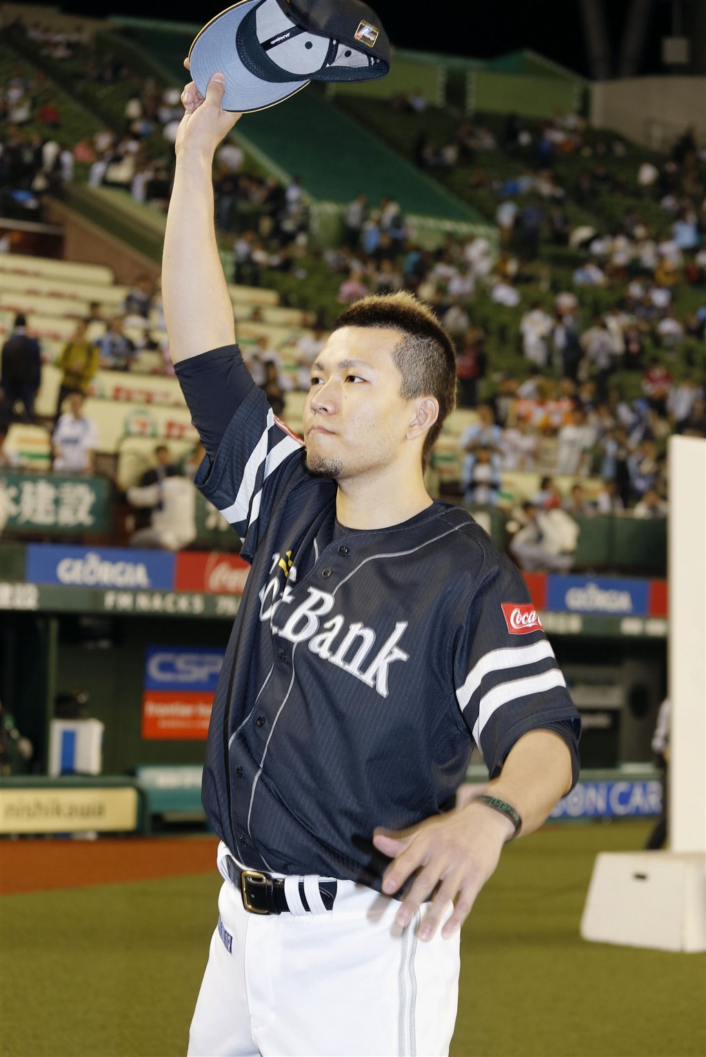 日本職棒軟銀隊千賀滉大11日先發表現亮眼,總計用126球投8局,僅被敲出2支安打,投出10次三振、無失分。(共同社提供)