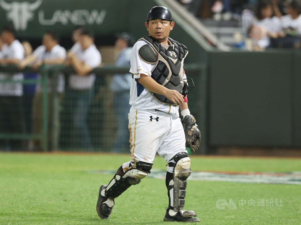 2019中華職棒總冠軍賽12日在桃園球場開打, Lamigo桃猿隊由捕手劉時豪(圖)擔任先發蹲捕,搭配洋投李茲。劉時豪表示,會盡力完成任務。中央社記者張新偉攝 108年10月12日